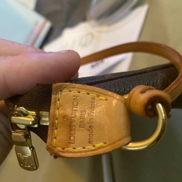 Louis Vuitton Accessory Pouch - Picture 2 of 7